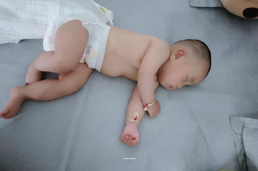 阿拉善盟三个月宝宝抬头不稳
